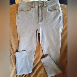 American Eagle size 4 gray skinny jeans